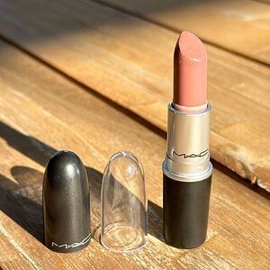 Mac lipstick Modesty